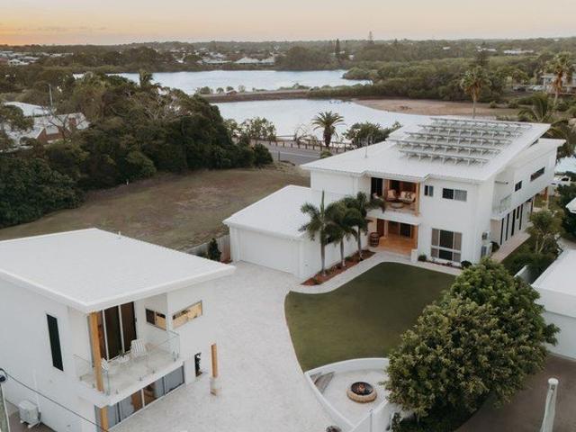 A Coastal Masterpiece of Scale, Luxury & Presence