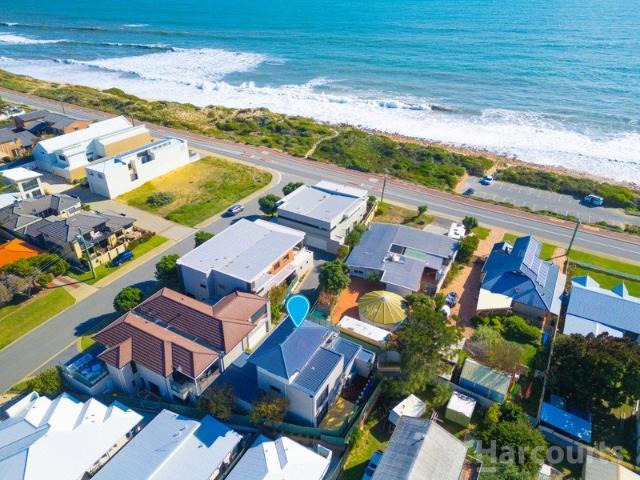 Only Meters To Beautiful Blue Bay With Ocean Views