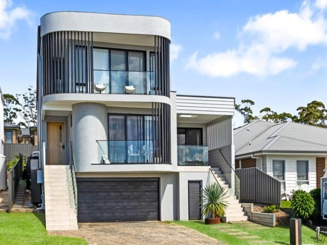 A Coastal Showstopper with a Second Residence