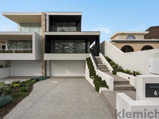A coastal statement that dazzles from Esplanade to poolside finish