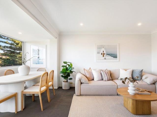 A Coastal Sun filled Sanctuary with Neighbourhood Views