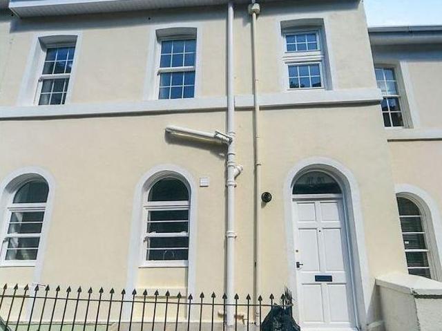 A Coburg Place, Torquay, TQ2 1 bed in a house share to rent £650 pcm £150 pw