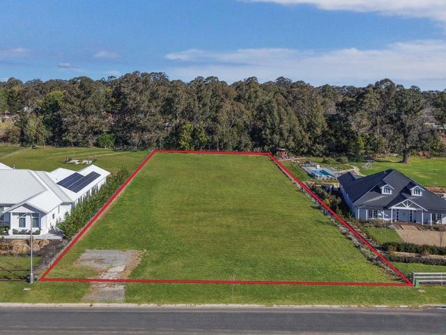 A Commanding One Acre Block