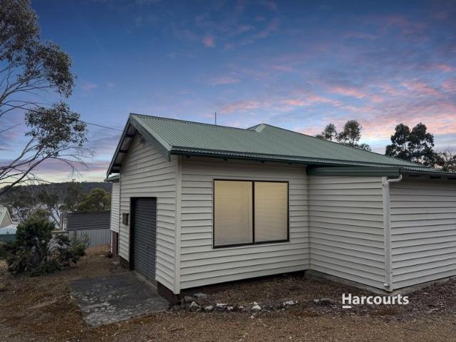 A Comfortable Great Lake Base With Views to Match