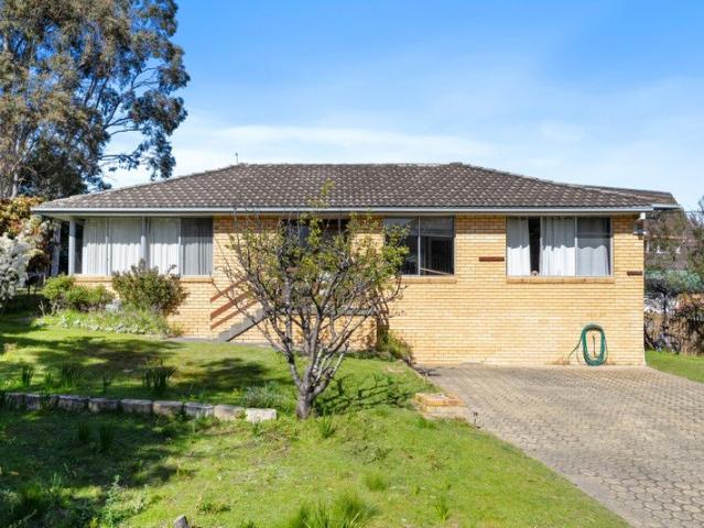 A Comfortable Kingston Home in a Fantastic Location