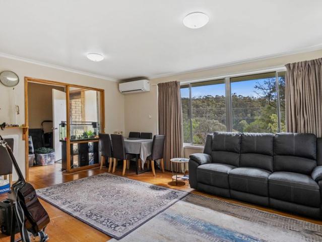A Comfortable Kingston Home in a Fantastic Location