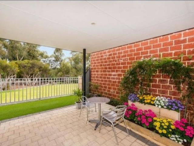 A compact easy care living 4+2+2 House available for Rent