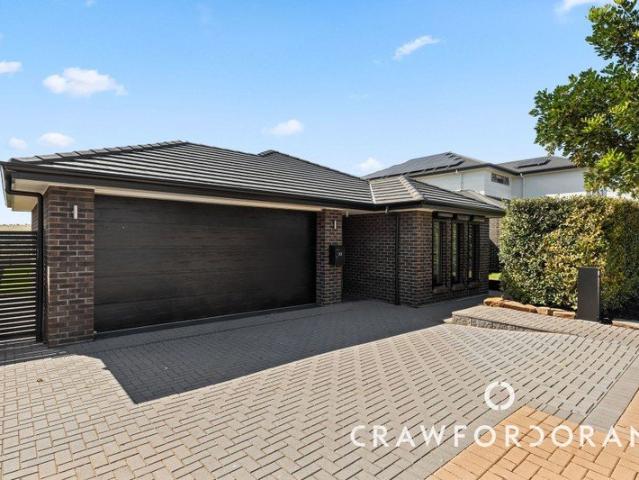 A Complete Contemporary Entertainer with Views to Savour