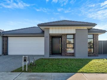 A Complete Family Package Steps from Kalkallo Town Centre!