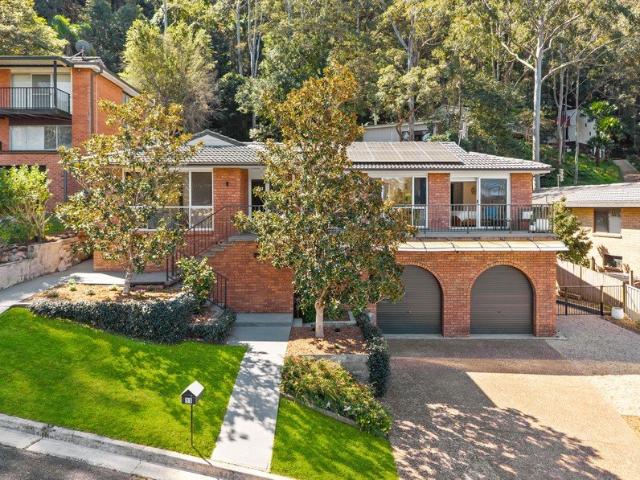 A Complete Family Package Space, Style & Exceptional Entertaining