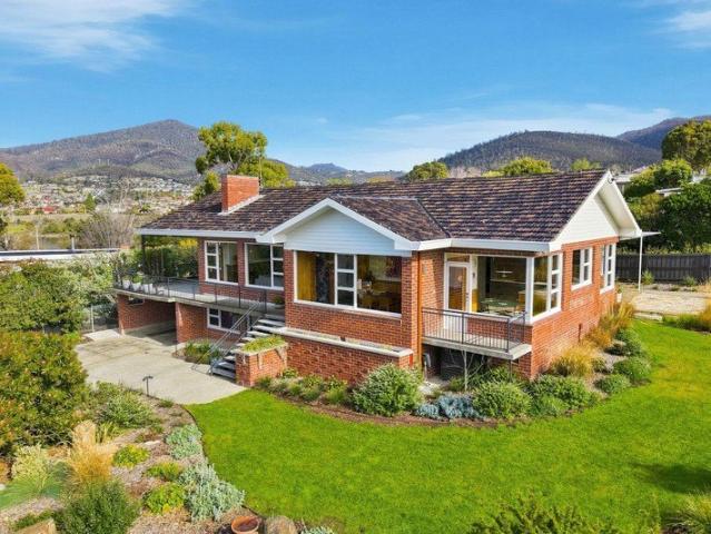 A considered revival of an exceptional mid century home