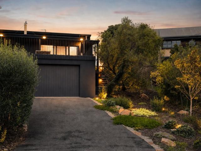 A Contemporary Coastal Retreat With Ocean Views Of Bass Straight