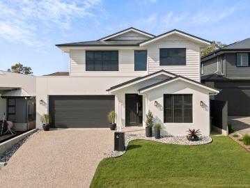 A Contemporary Coastal Sanctuary of Space, Light and Luxury