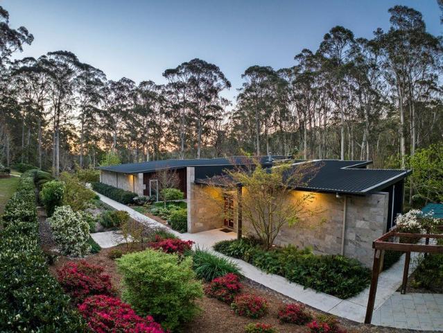A Contemporary Country House, Where Architecture Meets Nature
