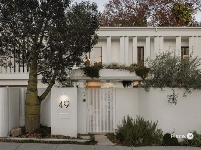 A Contemporary Family Residence in Holland Park's Prestigious Lambs Estate