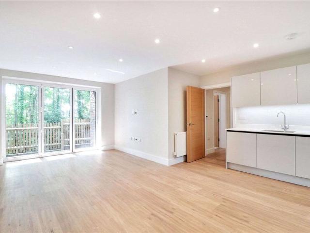 A contemporary ground floor apartment in charming Otford village