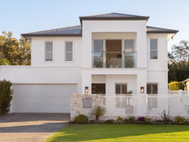A Contemporary Hamptons Take on Golf Course Living
