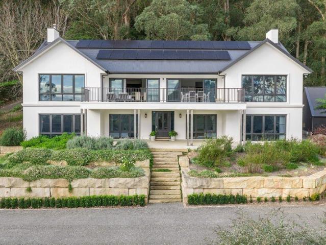 A Contemporary Mountain Homestead On Mount Gibraltar