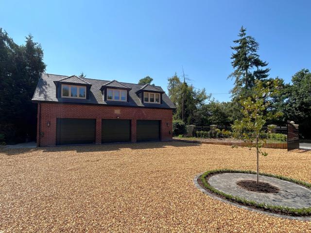 A contemporary one bedroom annexe in the idyllic village of Broome, in Blakedown. To Let £1,250pcm