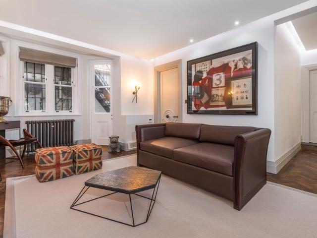A contemporary one bedroom apartment located in the heart of Mayfair