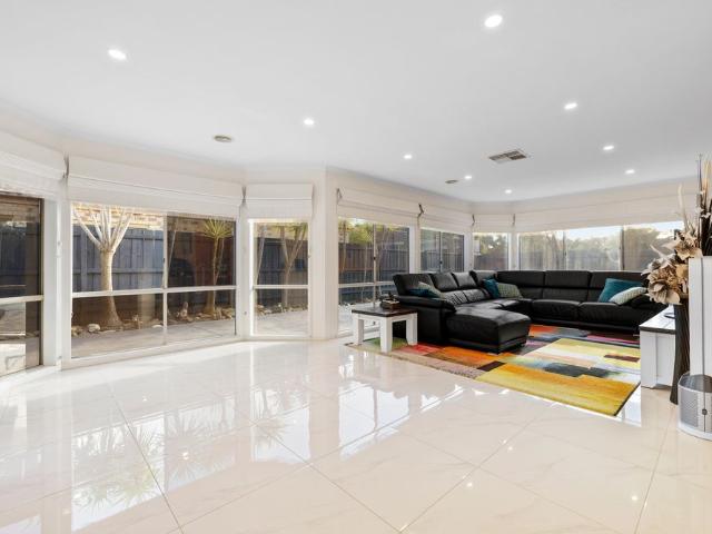 A contemporary prize with easy care allure