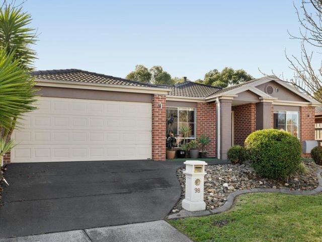 A contemporary prize with easy care allure