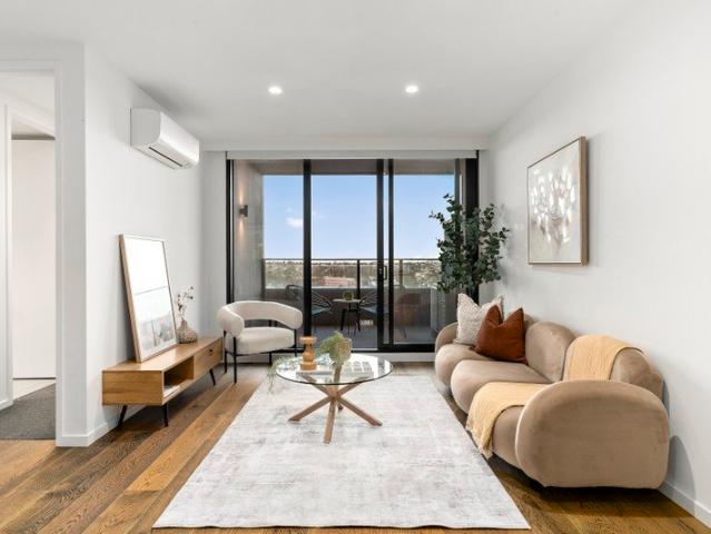 A Contemporary Retreat with Rooftop Views