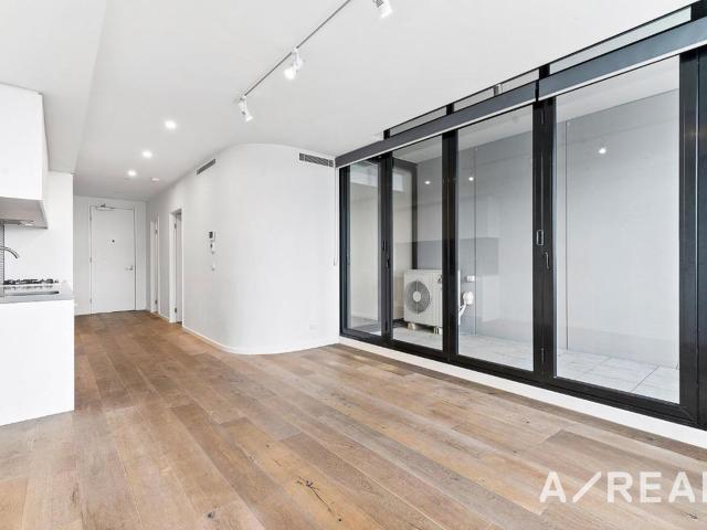 A Convenient One Bedroom Apartment Filled With Light!
