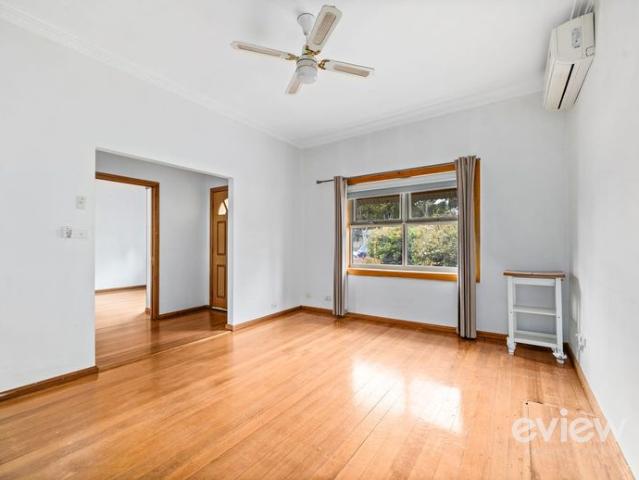 A Cosy 3 bedroom family home with a bungalow!