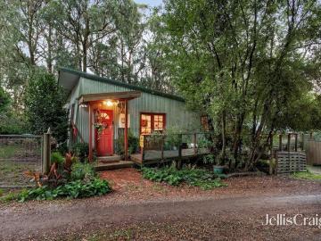 A cosy cottage & separate unit on over ½ acre