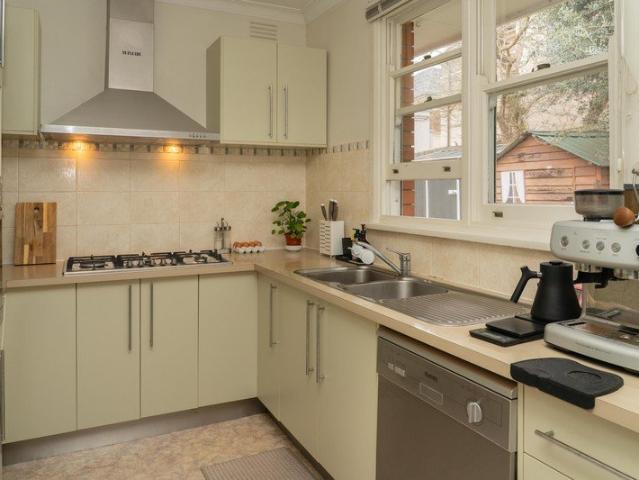 A COSY, BEST LOCATED TWO BEDROOM HOUSE gardening, gas & water bills included