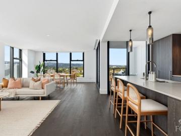 A Corner Residence Defined by Light, Outlook and Scale