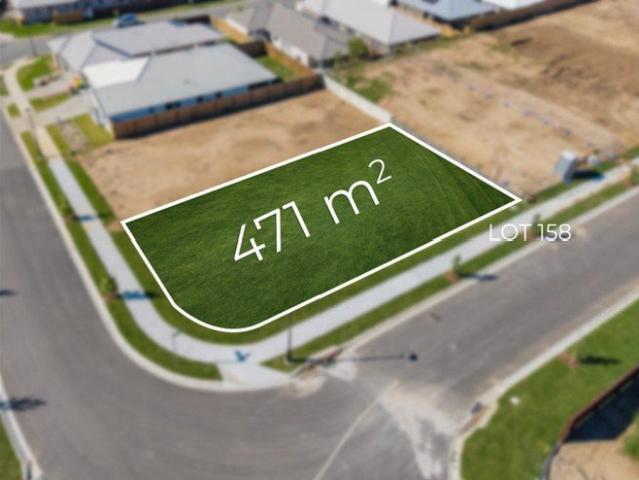 A Corner Statement 471sqm of Premium Land in South Place Estate