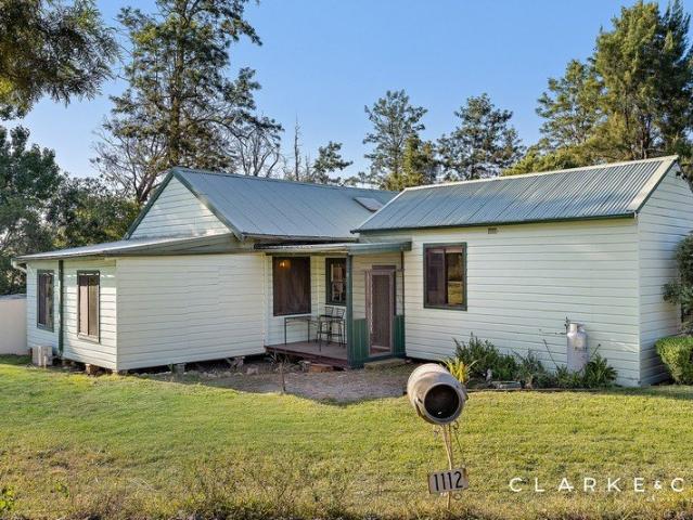 A COUNTRY LIFESTYLE WITH ROOM TO MOVE!