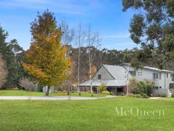 A Country Sanctuary Overlooking the Wombat State Forest