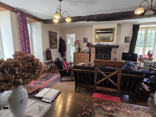 À Couterne, charmante maison en pierre située en bord de riv. 62m² Rives d'Andaine