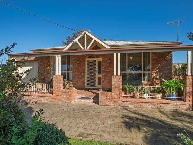 A Cozy Home With Exceptional Vehicle Accommodation