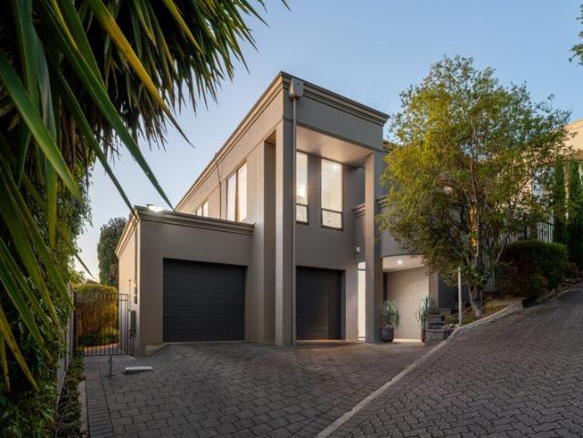 A Dual Level Design with Sparkling Views to Savour