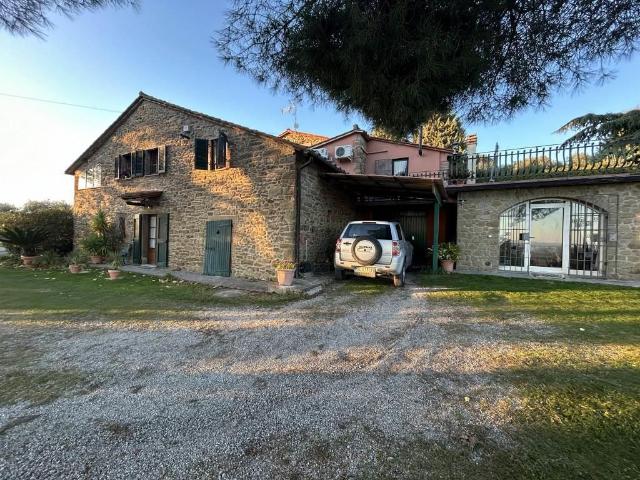A due passi dal centro storico di Cortona e dai servizi/staz. 260m² Cortona