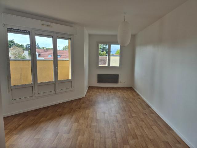 À Dammarie Les Lys, appartement en location avec SLM Gestion