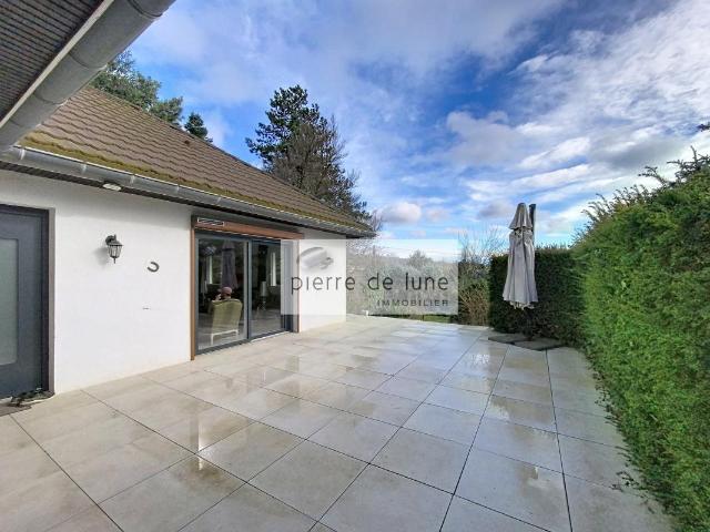 A Dardilly sur 1200m², Villa de plain pied avec piscine 135m² Dardilly