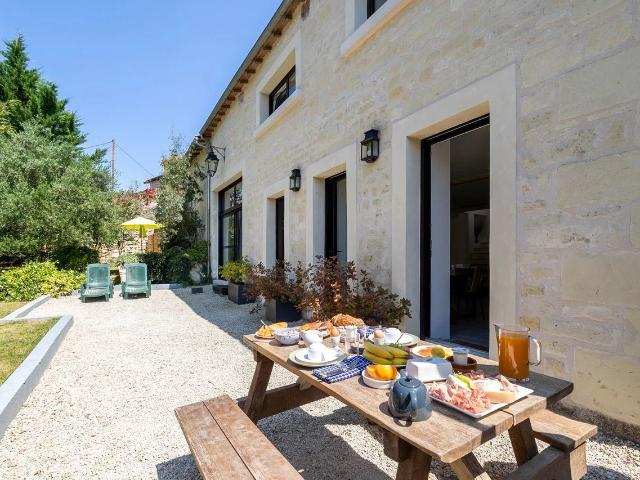 À découvrir – Maison en pierre rénovée à Ranton 147m² Ranton