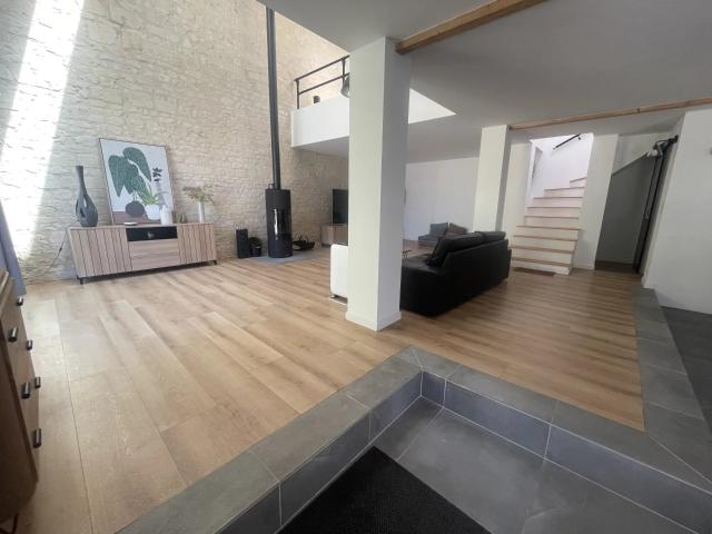À découvrir – Maison en pierre rénovée à Ranton