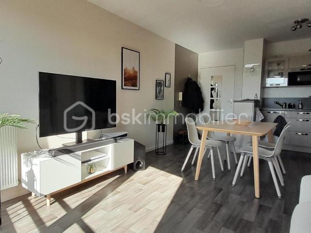 À découvrir sans tarder – Appartement 2 pièces impeccable avec loggia, dans résidence de 2016 !