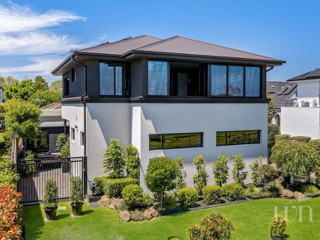 A Designer Mornington Retreat with Captivating Parkland Views