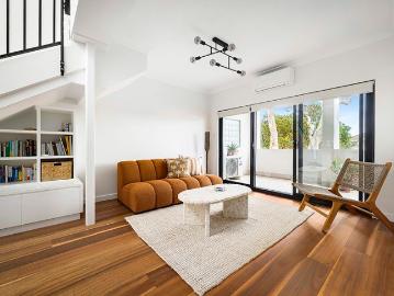 A Designer Coastal Sanctuary, Oversized Dual Level Top Floor Apartment With Tranquil Views