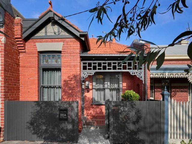 A Designer Edwardian Steps from the Bay