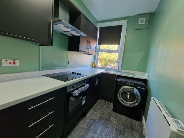 A Dewsbury Road, Leeds LS11, 3 bed flat to rent, £1,300 pcm | PrimeLocation
