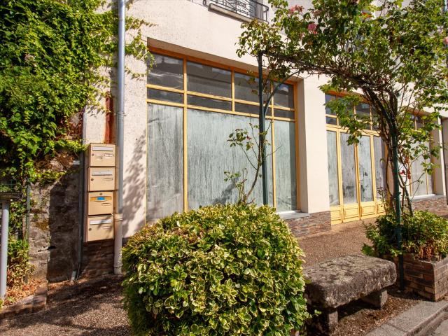 À deux pas du centre ville de Bourganeuf, venez découvrir ce. 276m² Bourganeuf