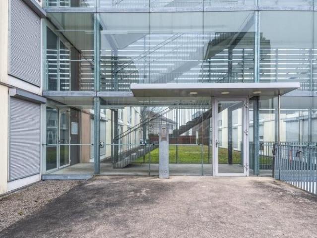 A deux pas du centre ville, de la gare et de l'HEIVD